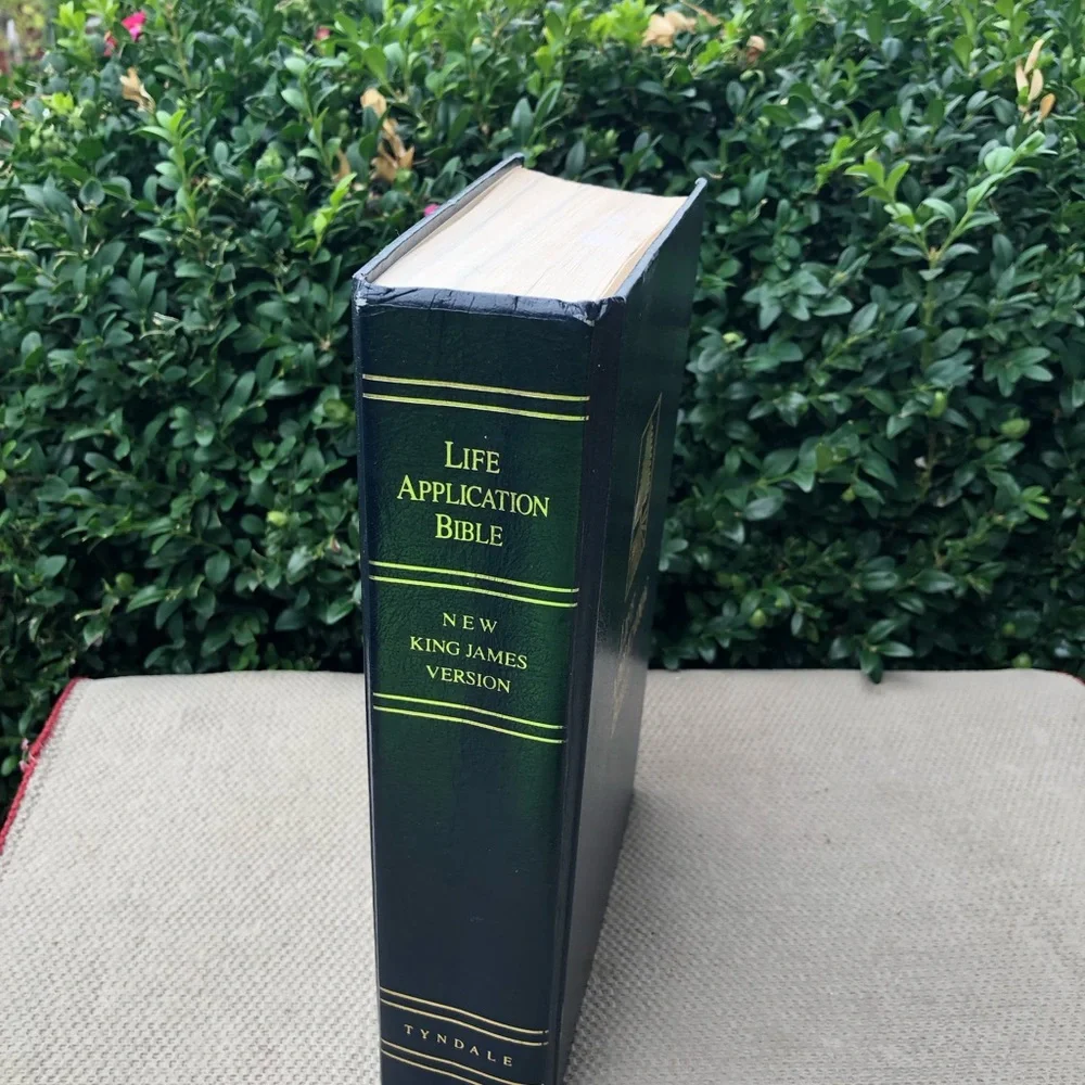 Life Application Bible Black with Green Logo  by Tyndale 1993